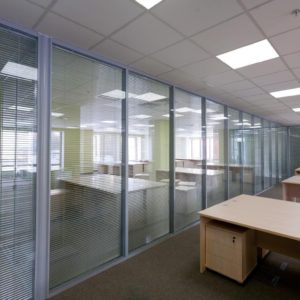Алюминиевая перегородка Alutech GFTD689 Алюминиевая перегородка Alutech GFTD689